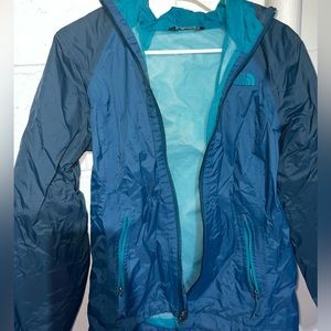The North Face Hooded Women’s Small Windbreaker Jacket in the color Blue